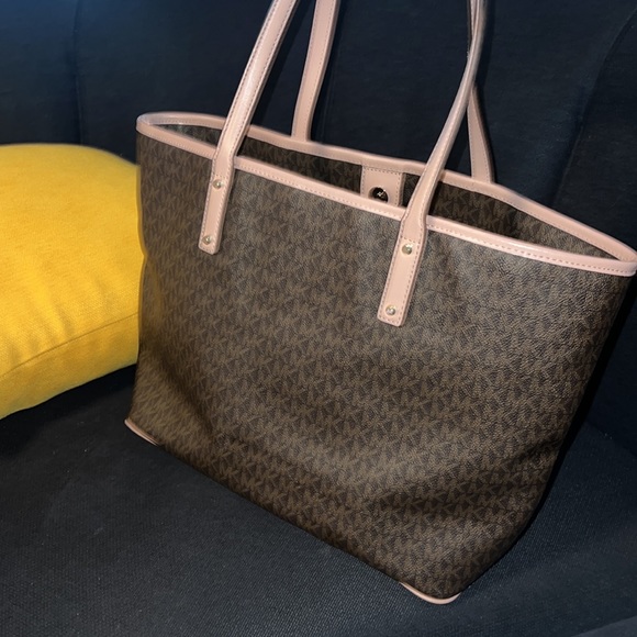 Gently used Michael Kors monogram bag with matching wallet - Picture 6 of 6